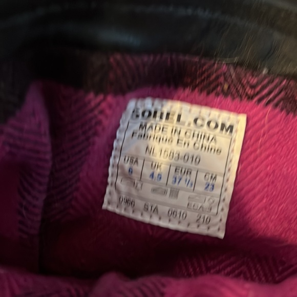 Sorel snow boots like new - Picture 9 of 9